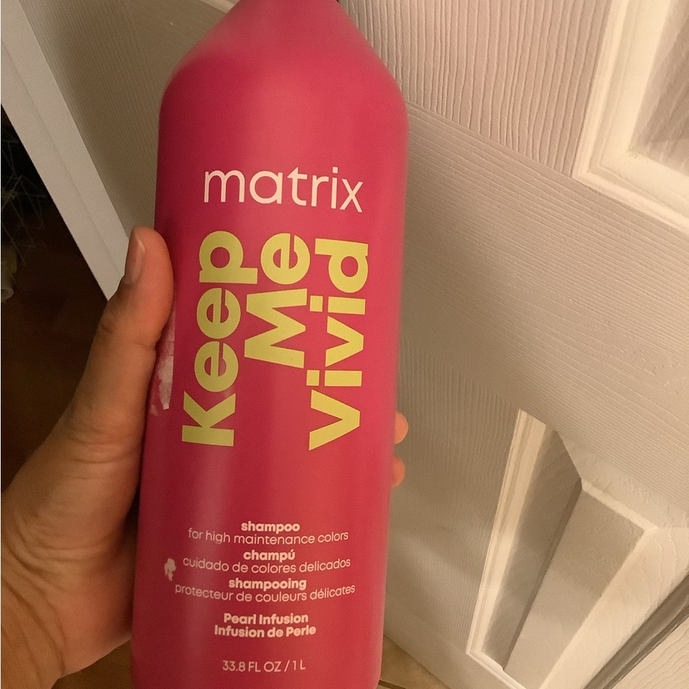 Vivid Color Shampoo in Pink Bottle